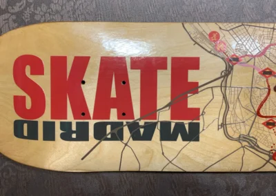 Diseño tabla de skate del mapa de Madrid